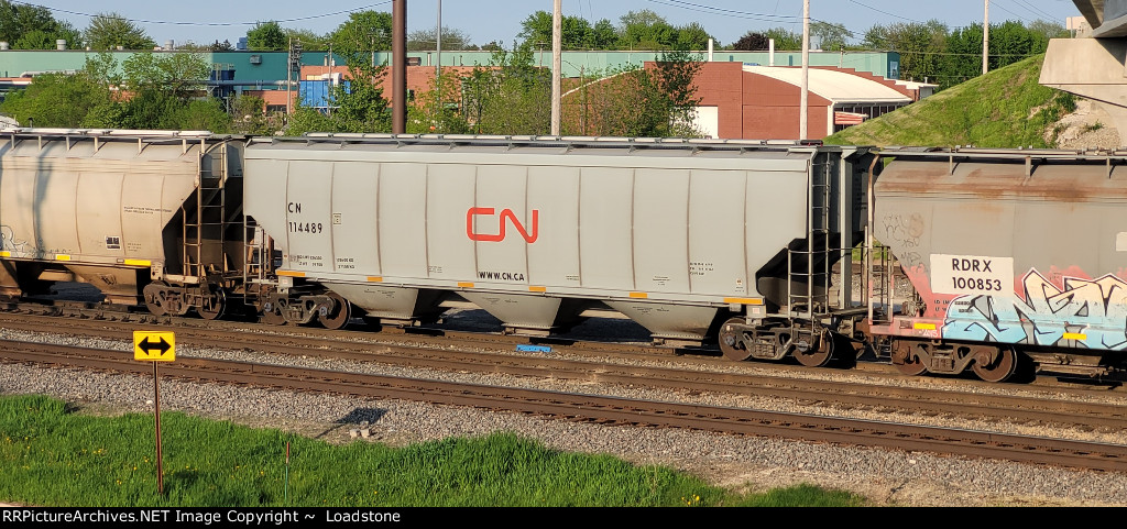 CN 114489